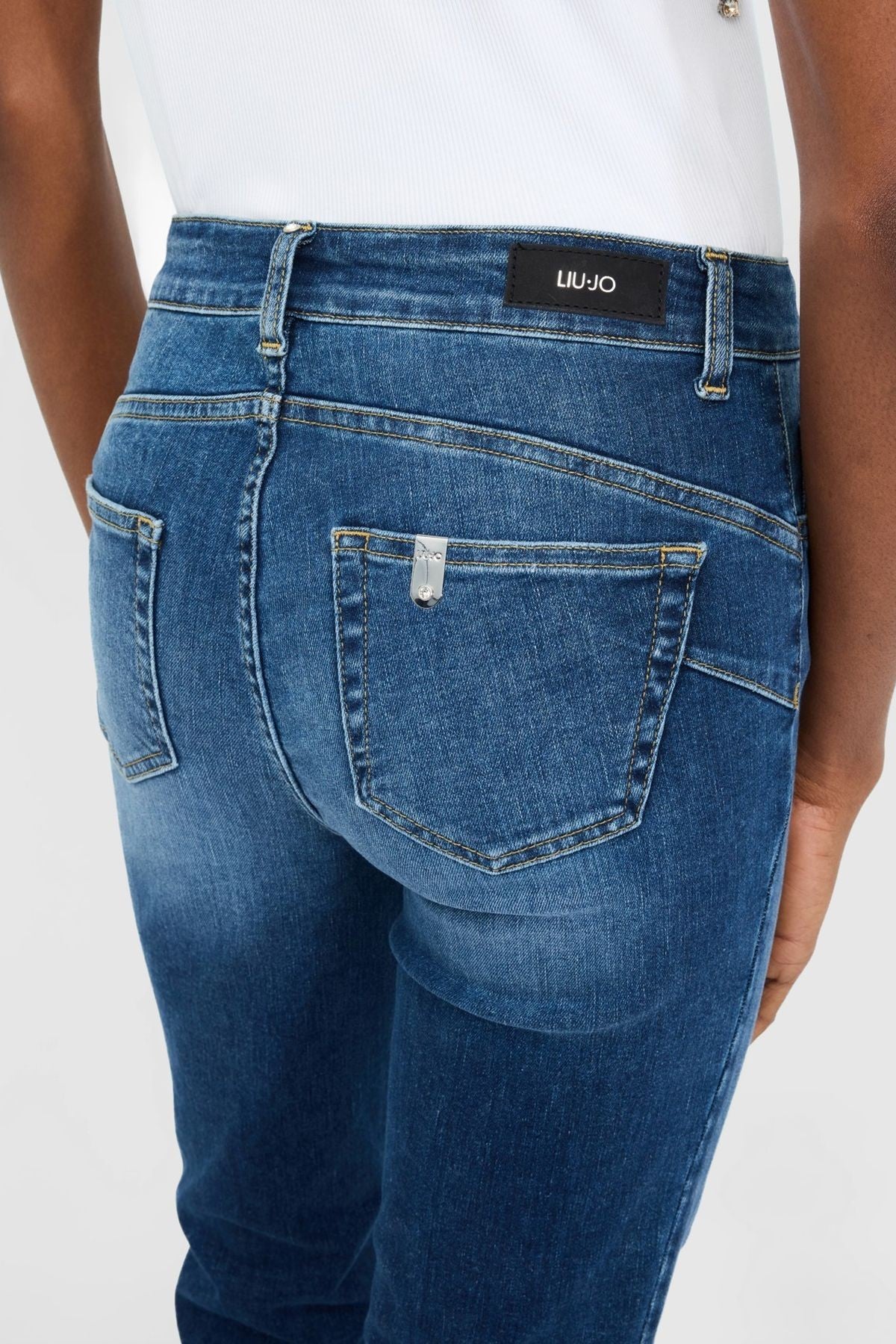 Liu Jo Taşlı Düğmeli Kısa Flare Paça Jean